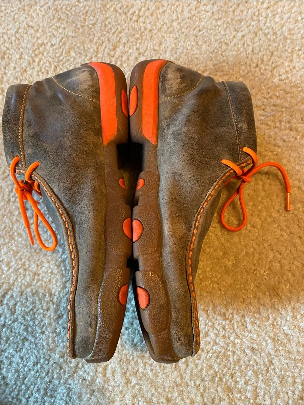 Men's Twisted X Men’s Casual Suede Moc Toe Chukka - Tan with Orange Laces